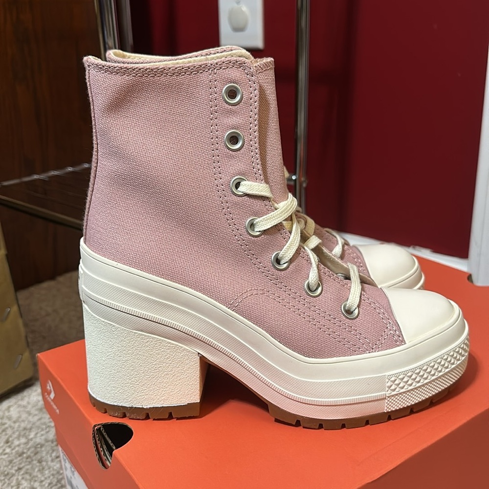 New in box Converse Platform Shoes - Picture 5 of 6